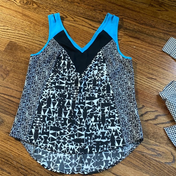 Fun pattern top - Picture 1 of 3